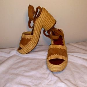 Tory Burch Camilla platform sz 8 GUC